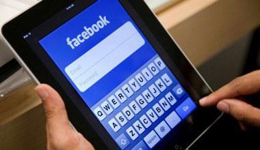 Portafoglio smarrito, i carabinieri trovano la proprietaria grazie a Facebook