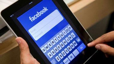 Portafoglio smarrito, i carabinieri trovano la proprietaria grazie a Facebook
