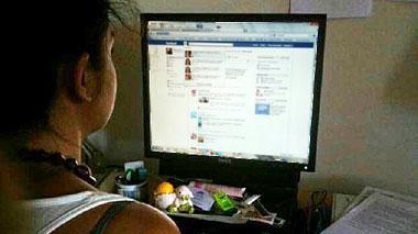Crociata anti-Facebook a palazzo civico