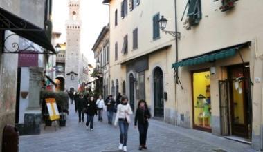 Protestano i residenti: annullata la gara di bici nel centro storico