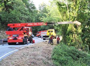 Incidenti stradali, auto fuori strada: un morto a Pistoia