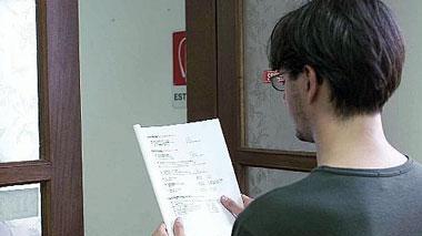 Un rilevatore con il modulo per fare il censimento