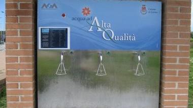 La fontana di acqua depurata