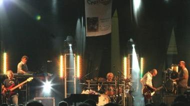 I Nomadi durante il concerto in piazza Garibaldi