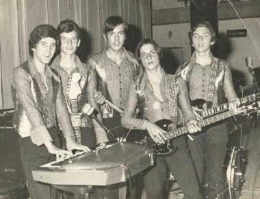 I Ragazzi della Baia in una foto della fine degli anni&nbsp;60 (Guerrieri &egrave; il penultimo da sinistra)   