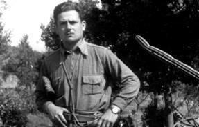 Adorno Picchi in uniforme militare durante le battaglie portate avanti allisola dElba contro i tedeschi  