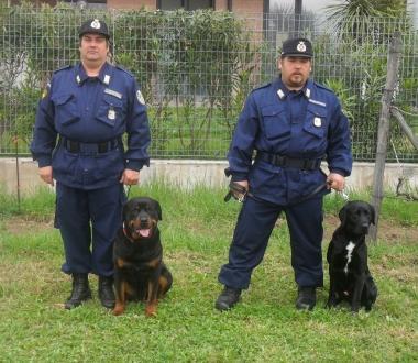 Il nucleo dellOipa con i cani addestrati    