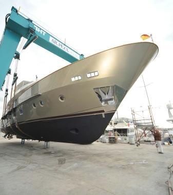 Uno degli yacht di Sanlorenzo realizzati sul Magra ad Ameglia 