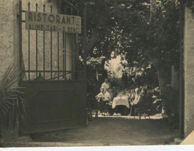 <b>LA BOTTEGA DEL BONCI.</b> Foto storiche del bar pezzo della storia della citt&agrave; 