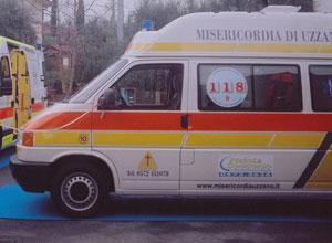Schianto tra auto in tre all'ospedale