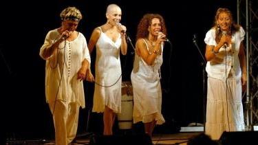 <b>VOCAL SISTER.</b> Al Vox Mundi