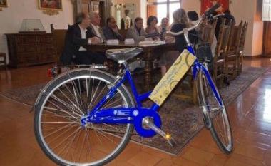 Una delle biciclette messe a disposizione dalla Banca di Fornacette  