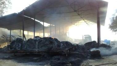 Il capannone andato in fiamme