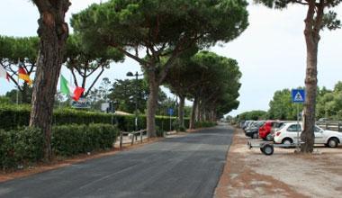 DALL'AURELIA ALL'AUTOSTRADA/2Un fiume di auto davanti ai campeggi