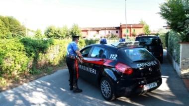 Si barrica con quattro fucili e minaccia il suicidio: salvato dai carabinieri