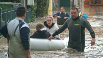 Soccorsi durante l’alluvione