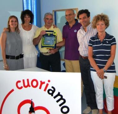 La consegna del defibrillatore automatico 