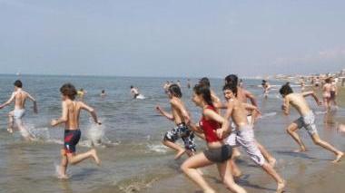 Pronti al maxi-tuffo del litorale toscano