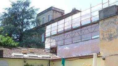 I cantieri del nuovo asilo, nelle ex scuderie vescovili, in via Puccini