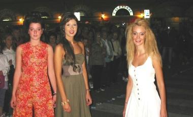 Le modelle che hanno sfilato alla Plaza Loca 