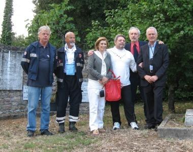Un momento della visita del principe Cosmelli al Campo degli Eroi a Casciana Terme 