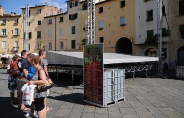 Il nuovo palco in piazza Anfiteatro 