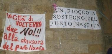 Unimmagine dellultima protesta contro la chiusura del punto nascita 