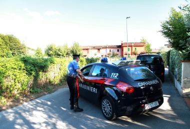 Un posto di blocco dei carabinieri in via Leopardi 