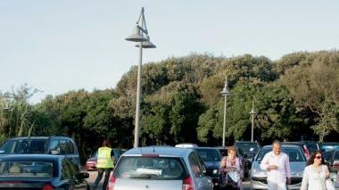 I parcheggi a pagamento davanti al porto di Rosignano Solvay