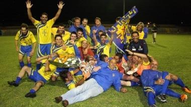 <b>GIOIA GIALLOBLU’.</b> L’esultanza dei giocatori della Madonnina dopo la vittoria nella finalissima contro la Quercia