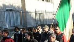 Una manifestazione dei lavoratori Eaton al Tribunale