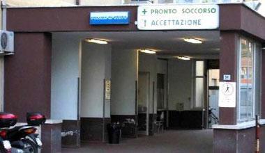 12 ore al pronto soccorso. E senza visita