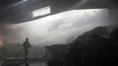 Incendio distrugge a Vaiano la ditta B&Lotex