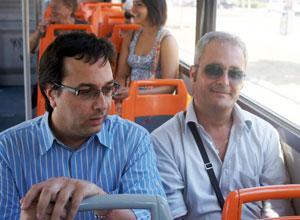 Il consigliere Russo (Pdl) e l'assessore Bettini (Sel) insieme sul bus per promuovere la linea E