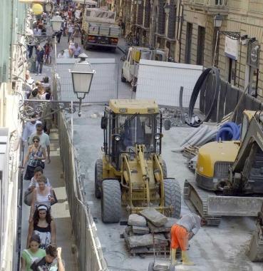 Lotta contro il tempo per la pavimentazione