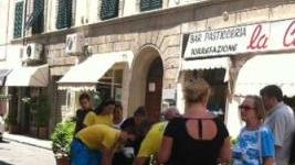 I soccorsi alla donna ferita