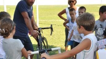Bettini con dei baby ciclisti