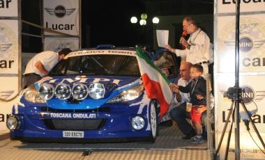 La partenza del Rally Coppa Citt&agrave; di Lucca dal Caff&egrave; delle Mura 