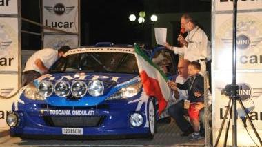 La partenza del Rally Coppa Città di Lucca dal Caffè delle Mura