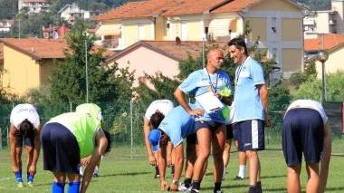 Alfredo Aglietti e il vice Giovanni Martusciello durante un allenamento al centro sportivo Brizzi