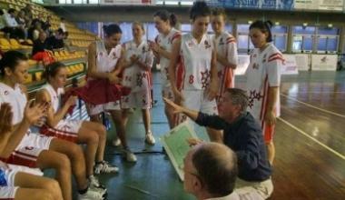 Mirko Diamanti catechizza le sue ragazze durante un timeout (vip) 