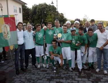 La Punta con il Palio appena conquistato 