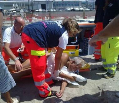 Rischia la vita per salvare una ragazzina