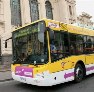 Uno dei super bus della linea lam Viola 