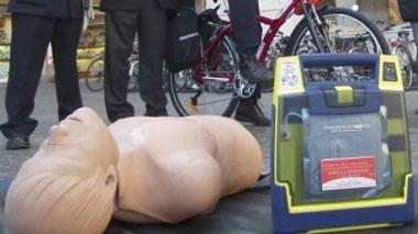 L'impresa di pompe funebri regala un defibrillatore