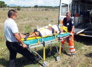 Ambulante accoltellato nel parco a Carbonifera
