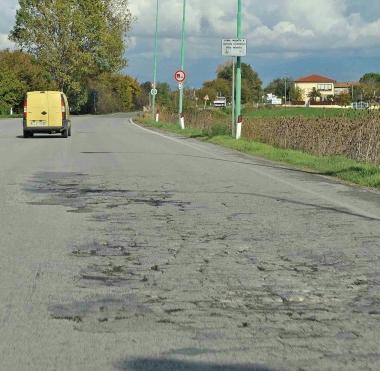 Lo stato del manto stradale della Bientinese 