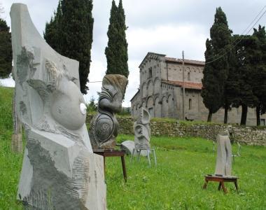 Alcune sculture realizzate durante il simposio Castelvecchioinpietra 