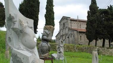Alcune sculture realizzate durante il simposio “Castelvecchioinpietra”