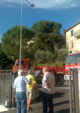 <strong>IN STRADA.</strong> A vedere le operazioni di soccorso